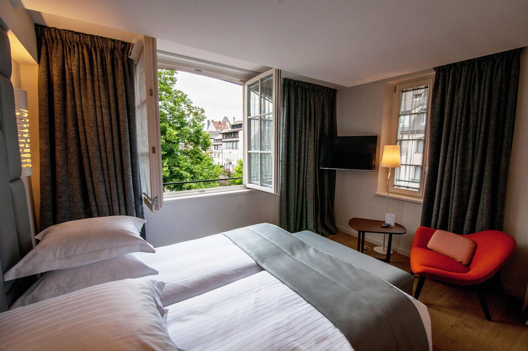 Pavillon Regent Petite France Hotel สตราสบูร์ก ภายนอก รูปภาพ A room at the hotel