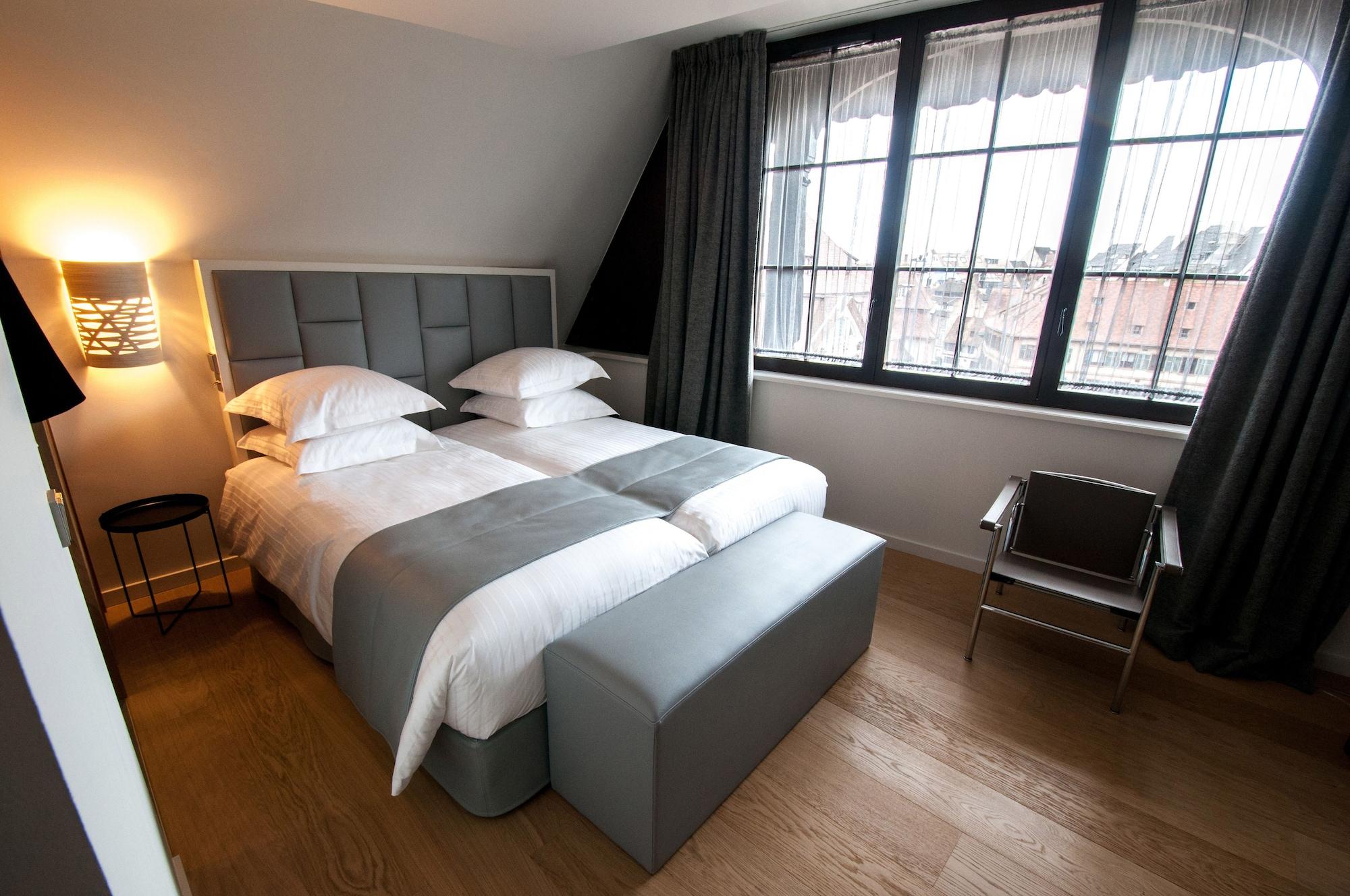 Pavillon Regent Petite France Hotel สตราสบูร์ก ภายนอก รูปภาพ A room at the hotel