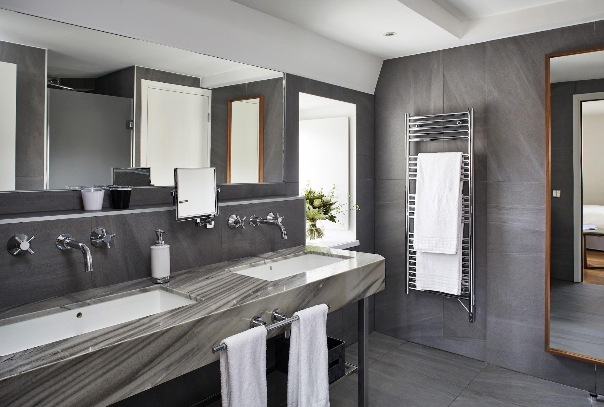 Pavillon Regent Petite France Hotel สตราสบูร์ก ภายนอก รูปภาพ Bathroom