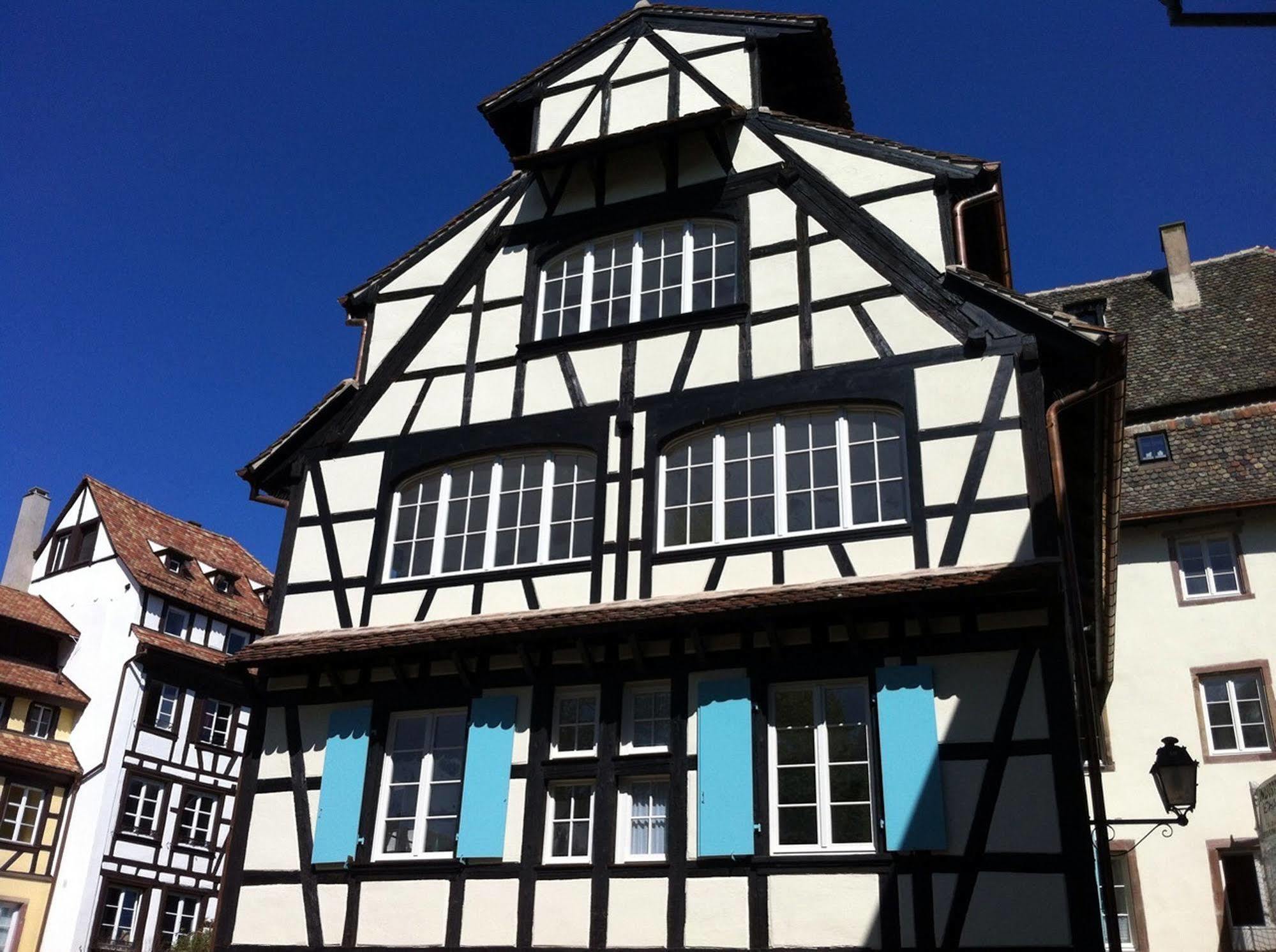 Pavillon Regent Petite France Hotel สตราสบูร์ก ภายนอก รูปภาพ The half-timbered house of the old post office