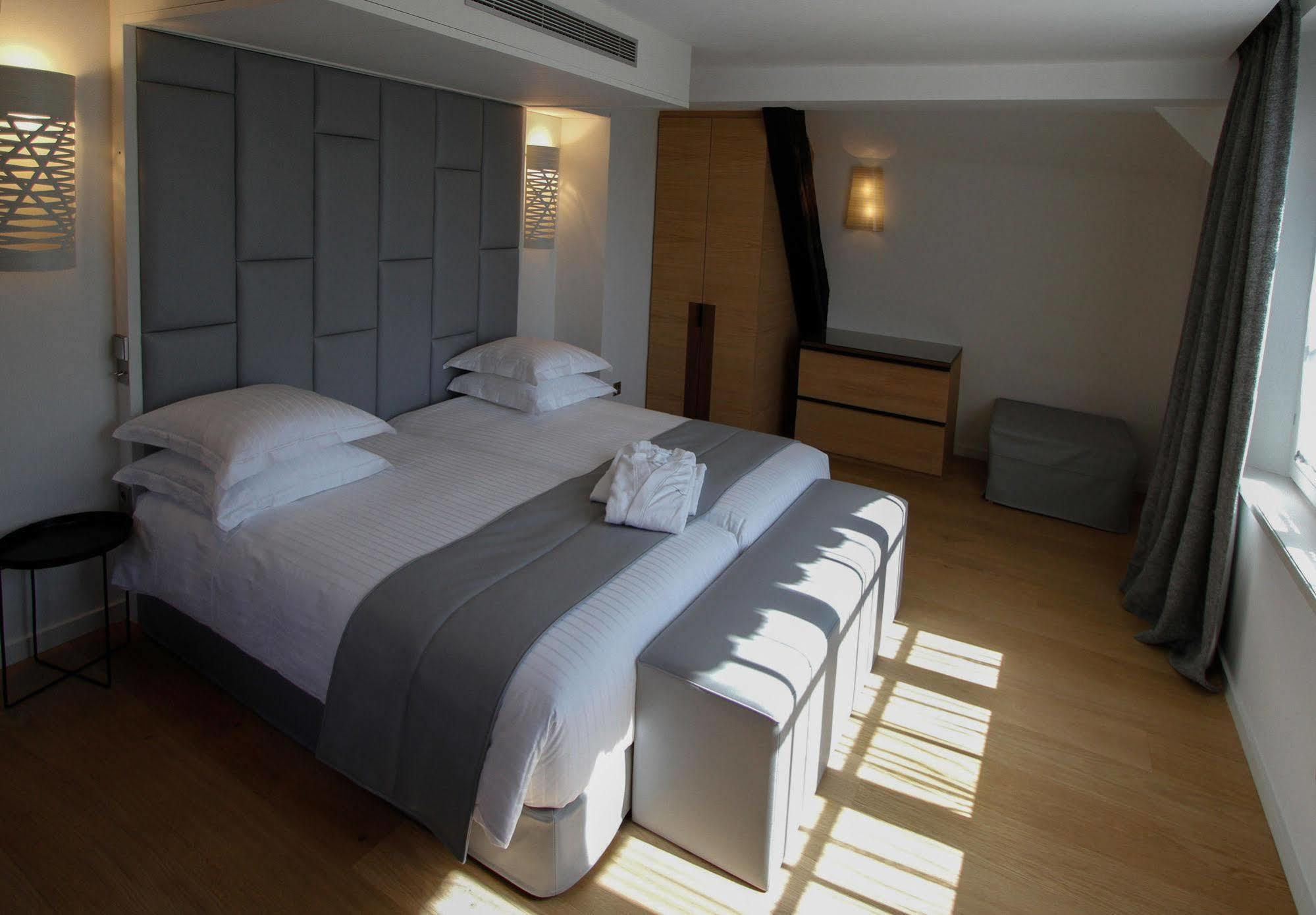 Pavillon Regent Petite France Hotel สตราสบูร์ก ภายนอก รูปภาพ A room at the hotel